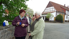 Frühstück vor der Kirche Neuberich